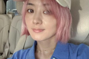 赵丽颖粉发造型惊艳 冷感女王诠释多变风格
