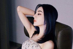 迪丽热巴晒巨型勺子再玩吃货梗，网友热议