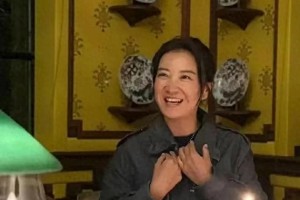 贾玲43岁生日宴瘦身造型引热议，转型导演形象蜕变